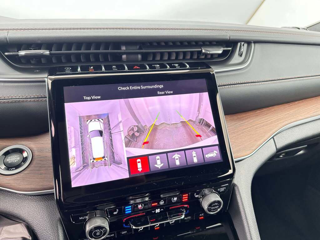 New 2025 Jeep Grand Cherokee Summit w/ Luxury Tech Group V image 33