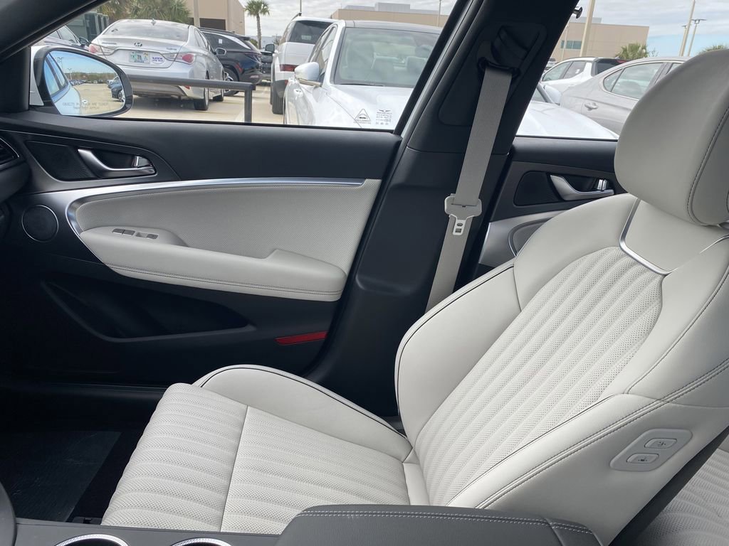 New 2025 Genesis G70 2.5T w/ Sport Prestige Package image 21
