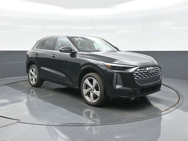 Certified 2025 Audi Q5 Premium Plus w/ Premium Plus AWD/4WD image 1