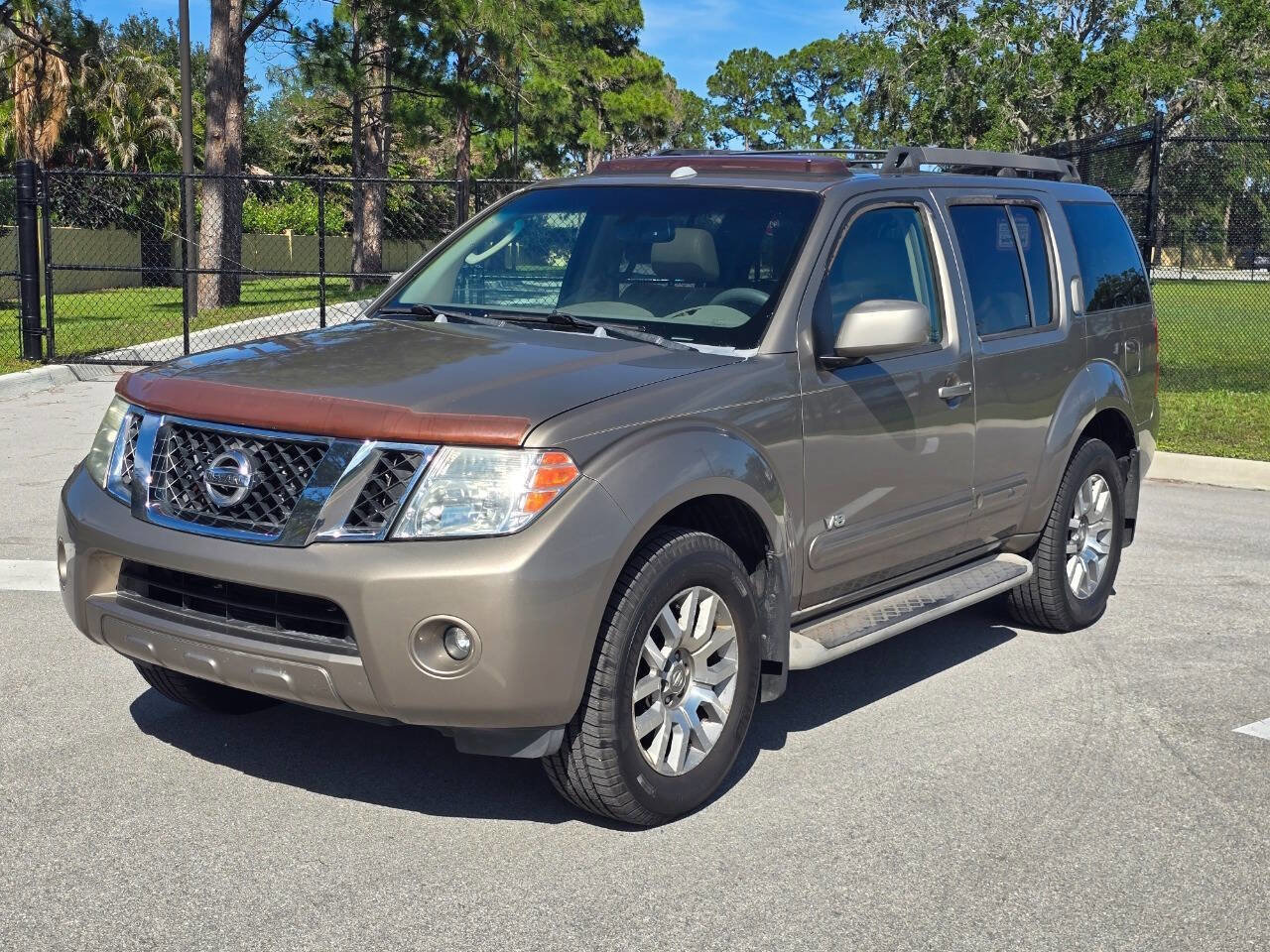 Used 2008 Nissan Pathfinder SE w/ Premium Pkg AWD/4WD image 2
