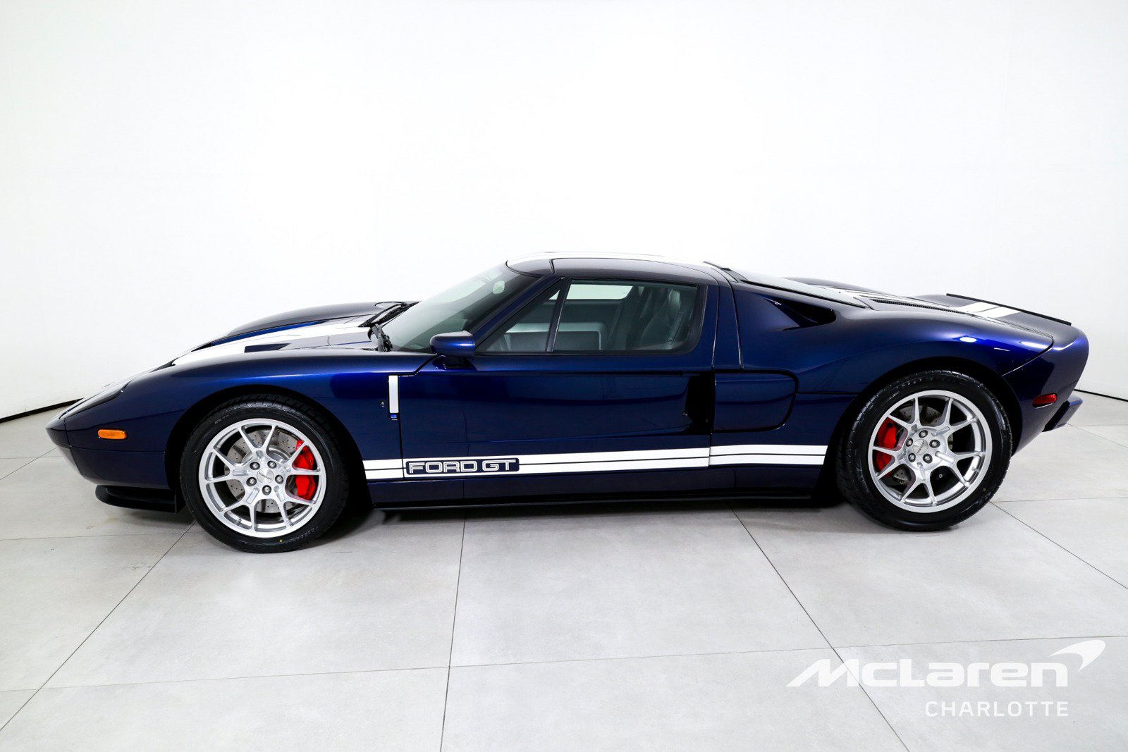 Used 2005 Ford GT RWD image 5