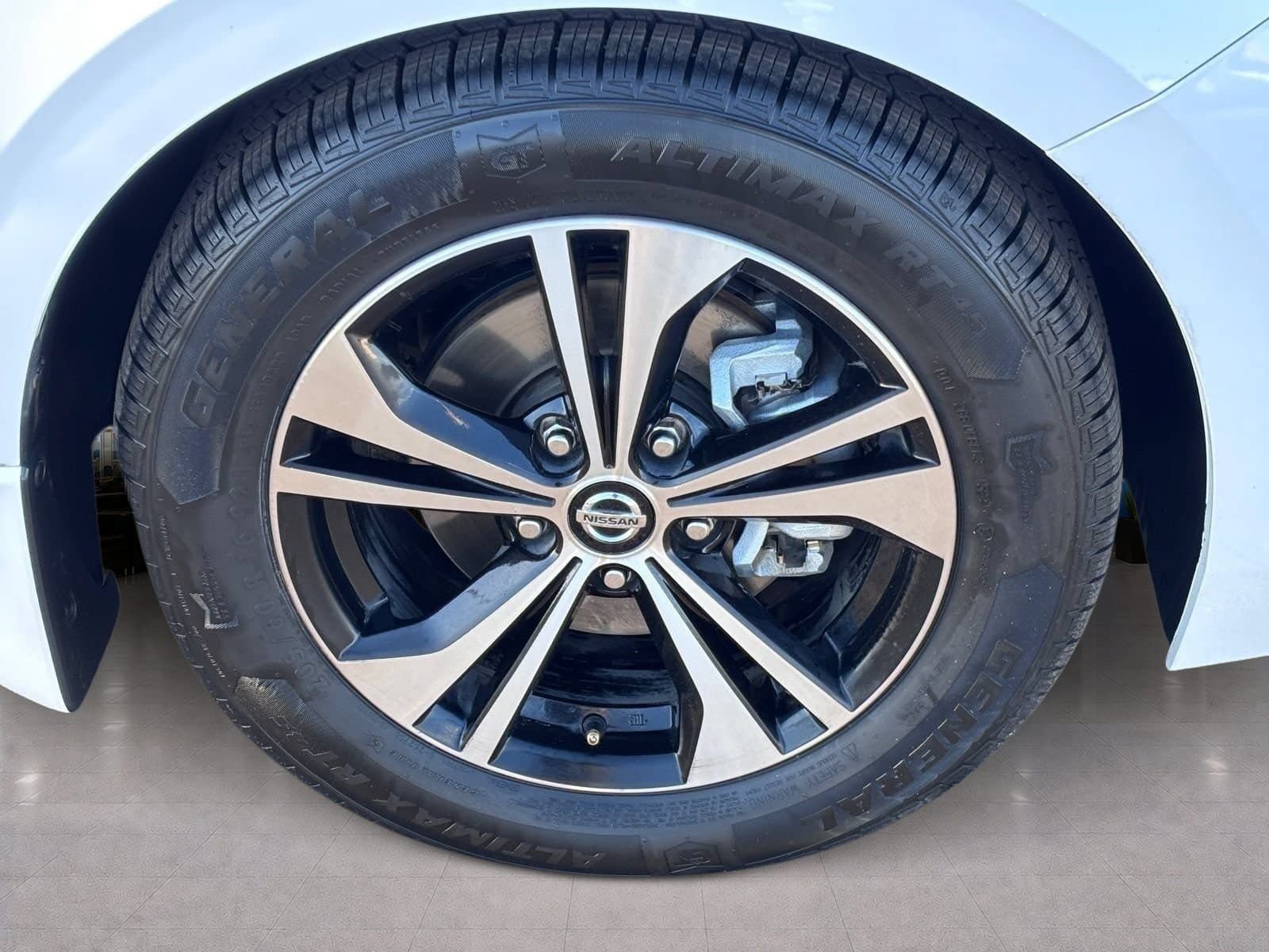 Used 2023 Nissan Sentra SV FWD image 11
