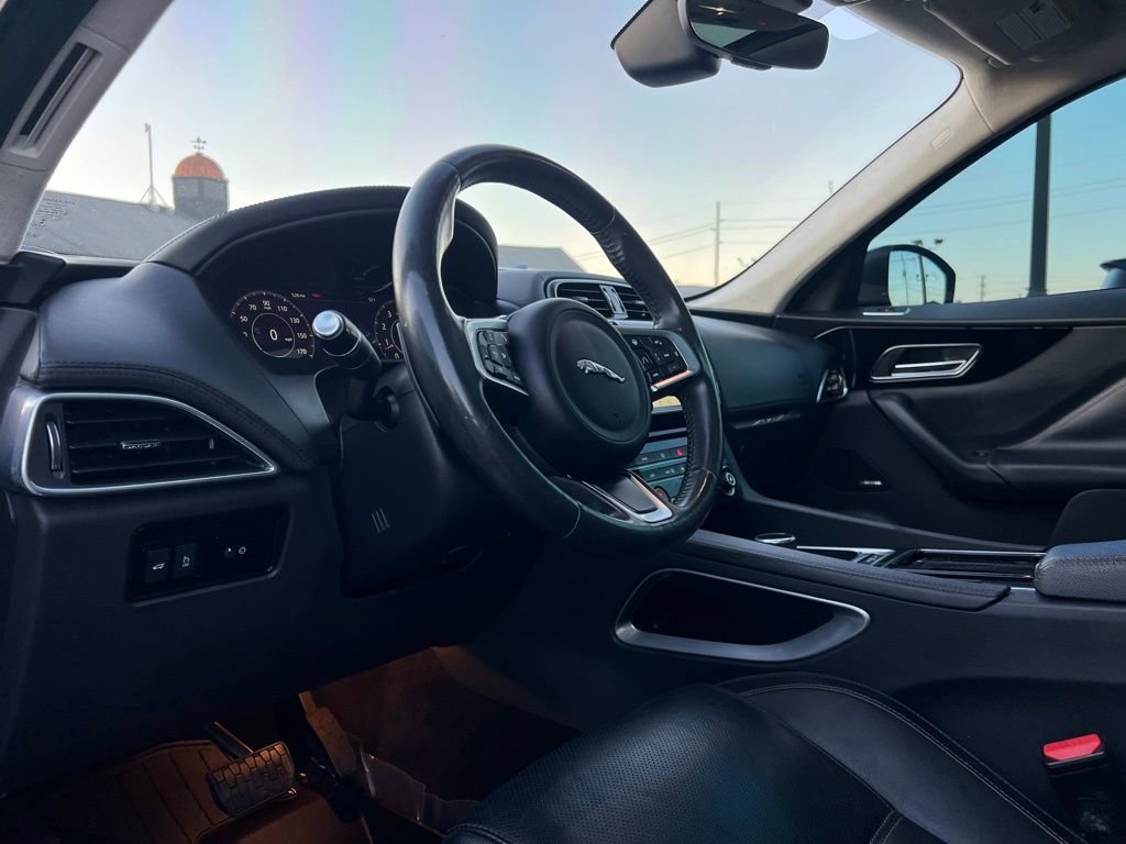 Used 2020 Jaguar F-PACE Prestige image 2