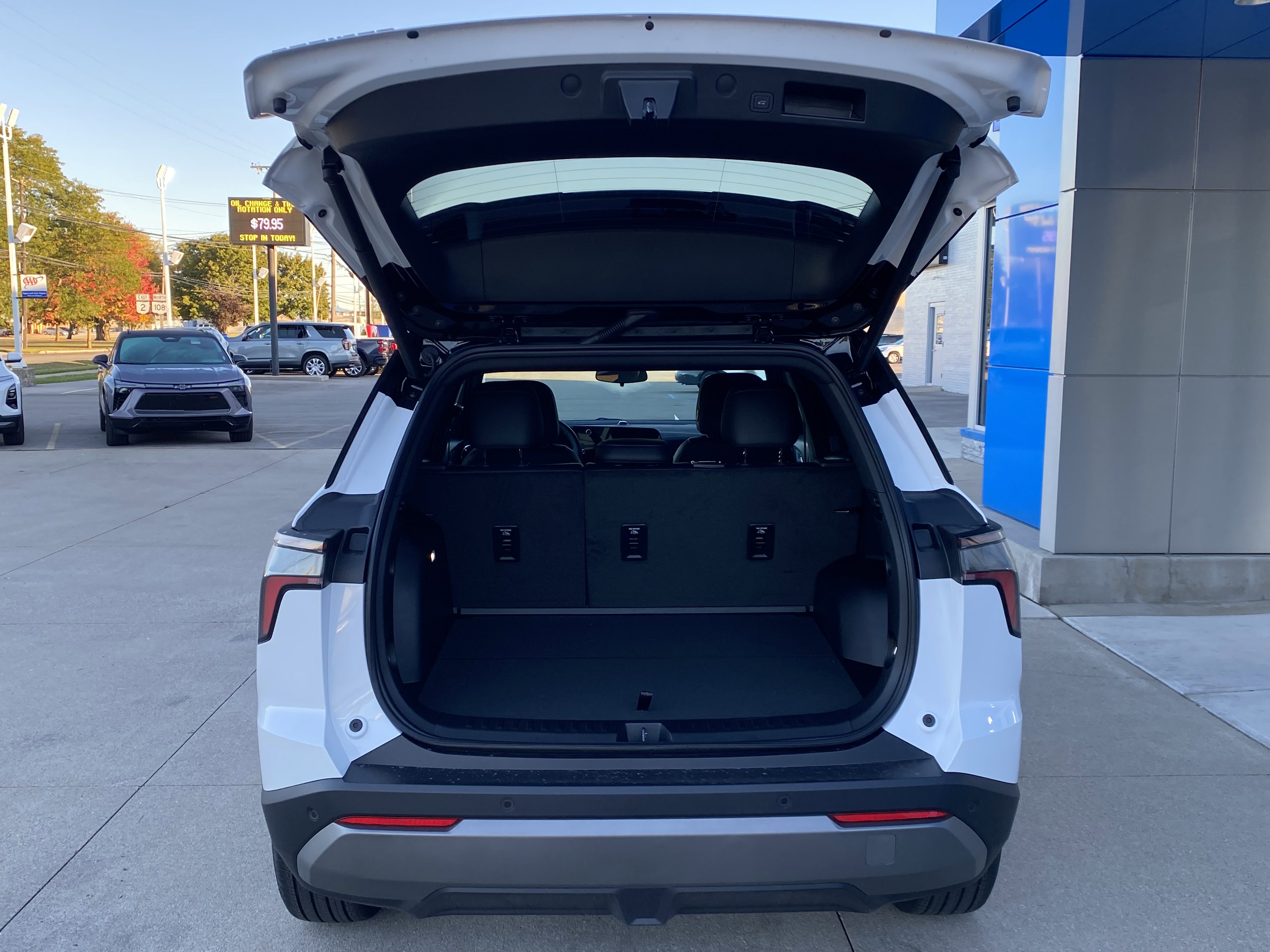 New 2026 Chevrolet Equinox LT w/ Convenience Package II image 10