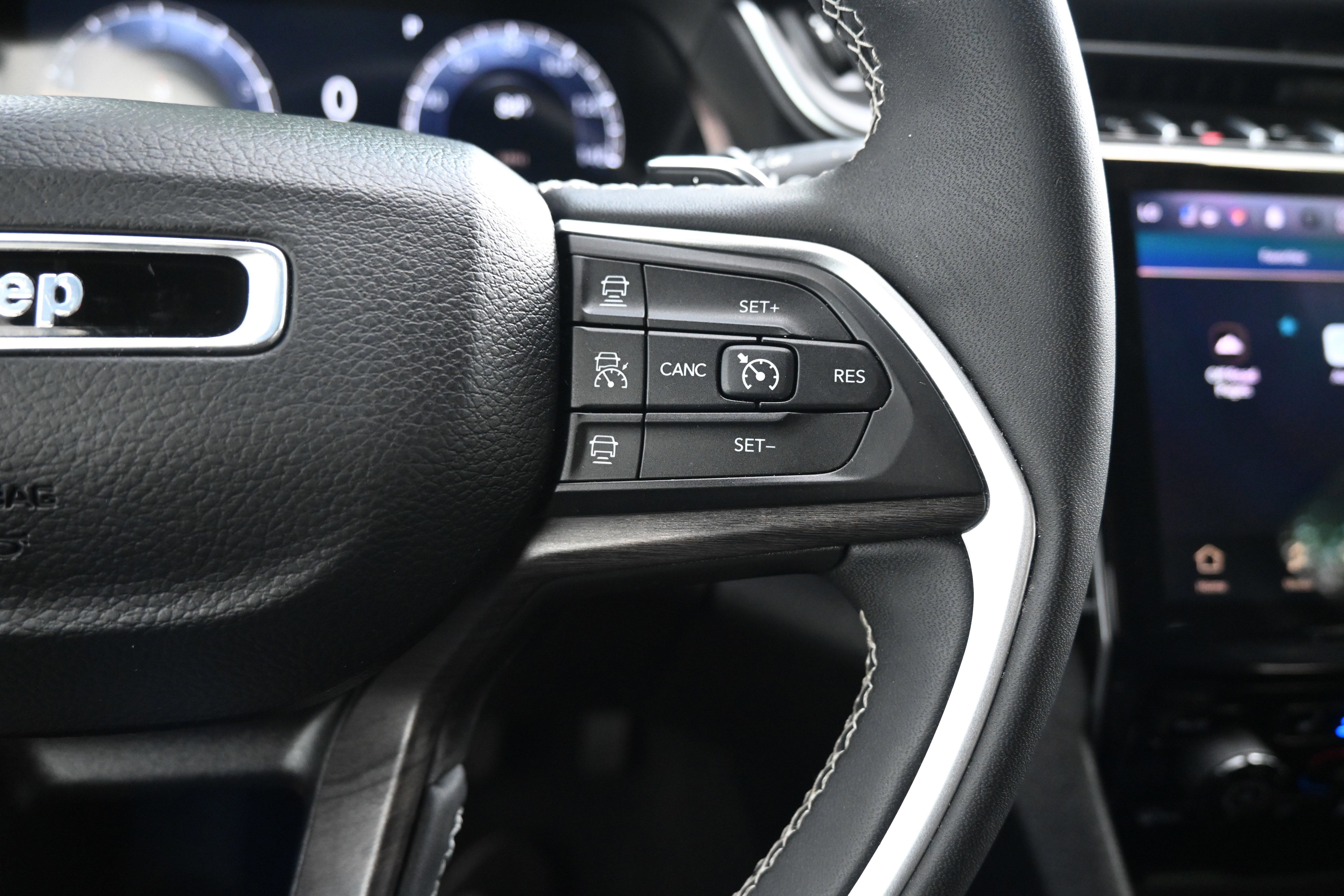 Used 2023 Jeep Grand Cherokee L Limited w/ Luxury Tech Group II AWD/4WD image 19