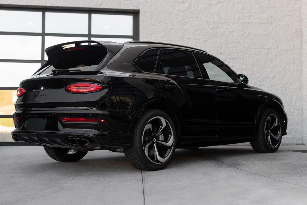 Used 2025 Bentley Bentayga AWD/4WD image 3