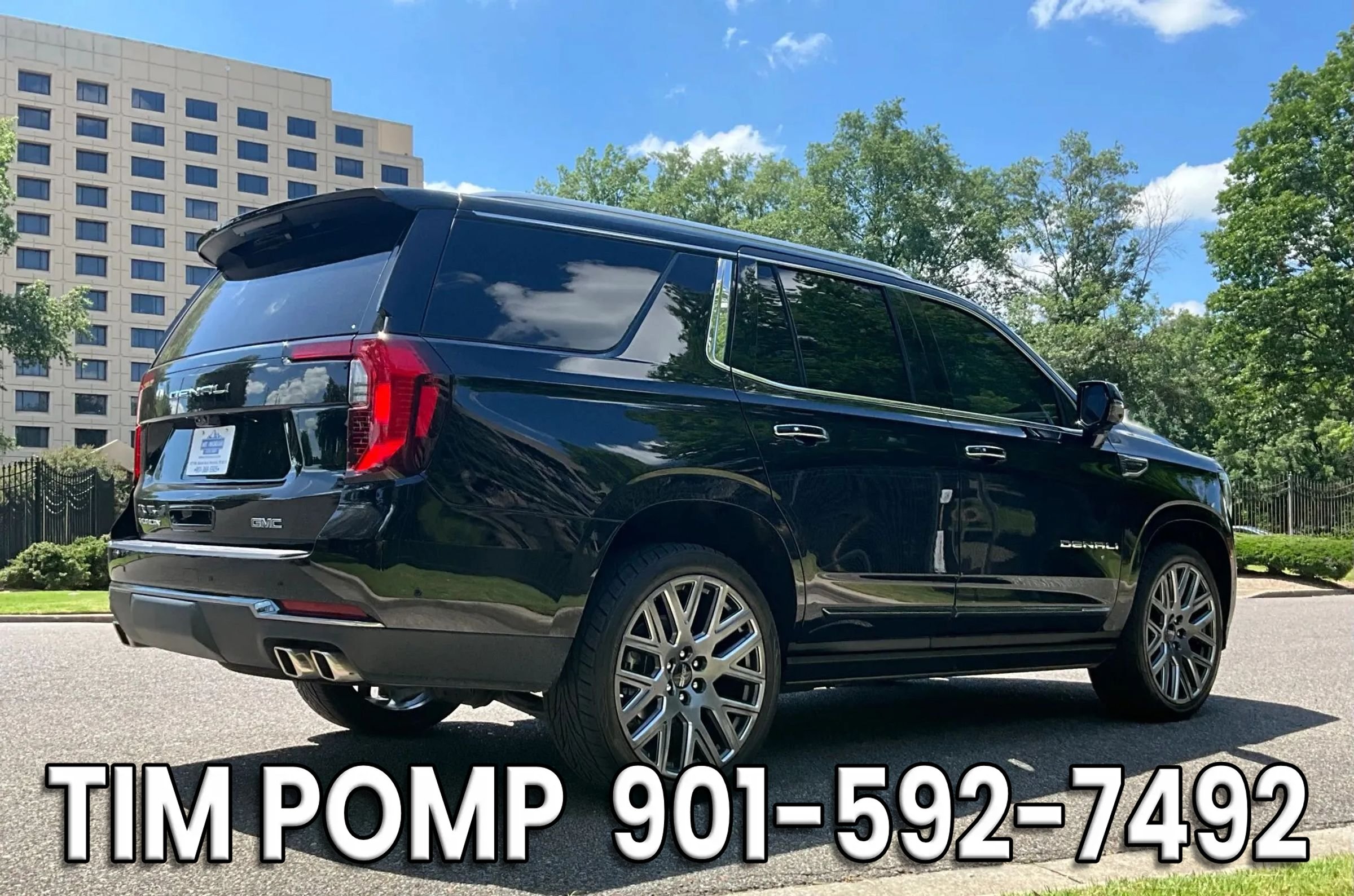 Used 2025 GMC Yukon Denali Ultimate AWD/4WD image 5