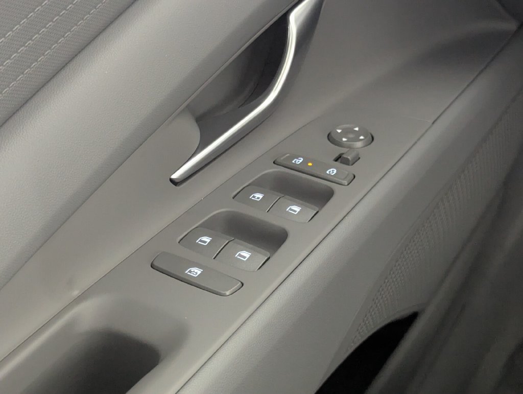 Certified 2026 Hyundai Elantra SE FWD image 17