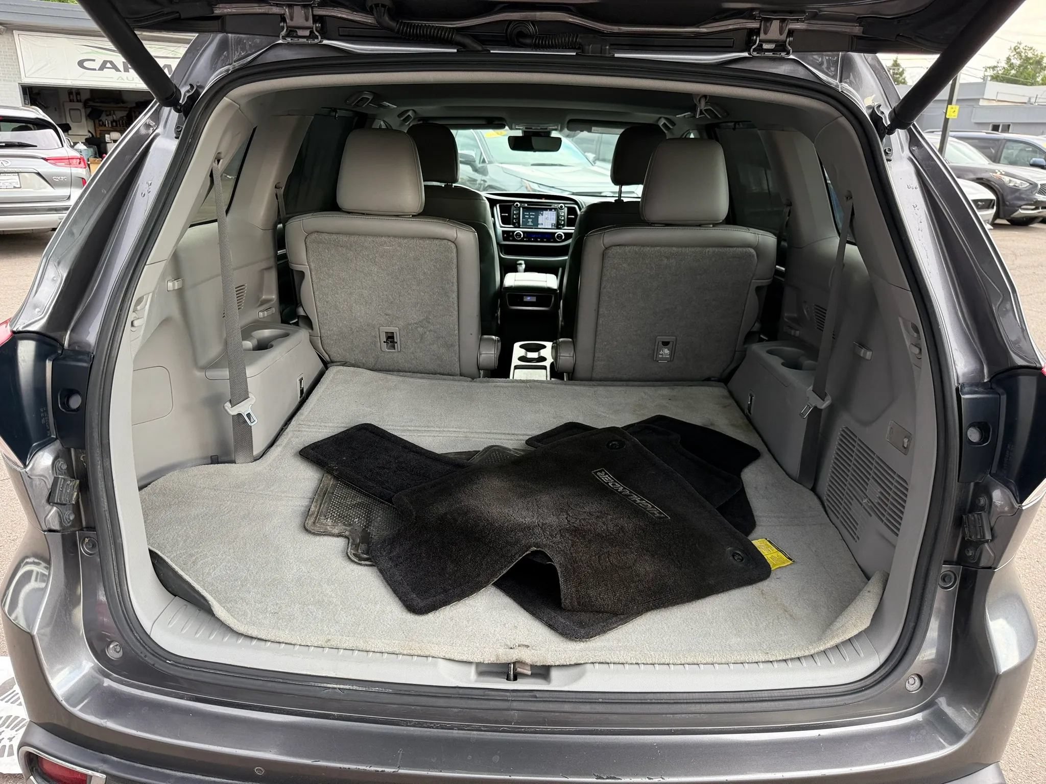 Used 2018 Toyota Highlander Limited w/ Carpet Mat Package (TMS) AWD/4WD image 26