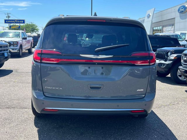 Used 2021 Chrysler Pacifica Touring-L w/ Uconnect Theater Family Group AWD/4WD image 7