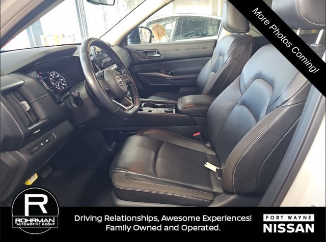 Used 2024 Nissan Pathfinder SL AWD/4WD image 6
