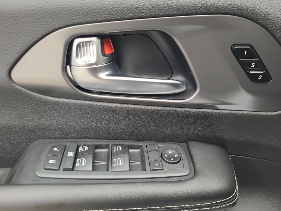 New 2026 Chrysler Pacifica Select w/ S Appearance Package image 32