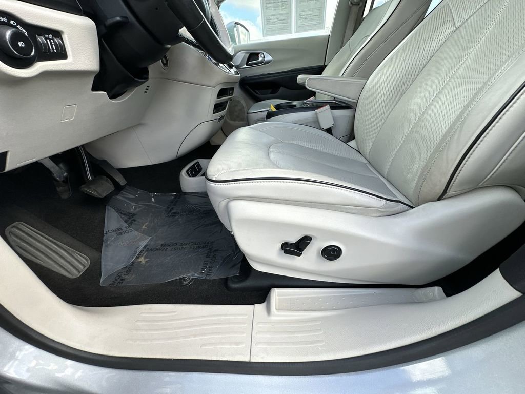 Used 2018 Chrysler Pacifica Limited w/ Advanced Safetytec Group FWD image 20