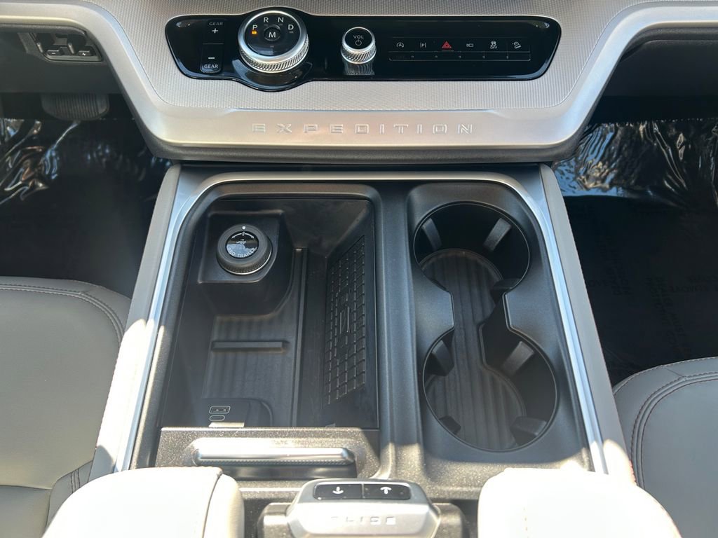 Used 2025 Ford Expedition Max Active image 13