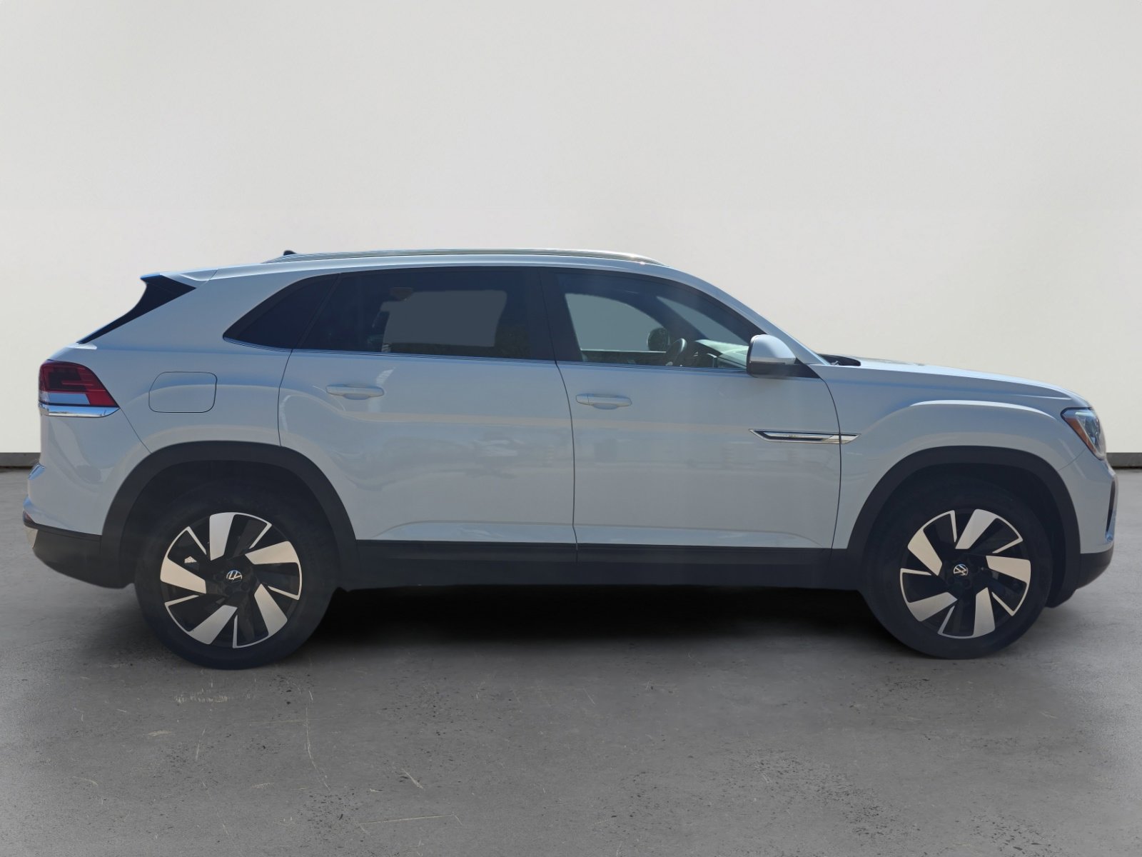 Used 2024 Volkswagen Atlas Cross Sport SE image 6