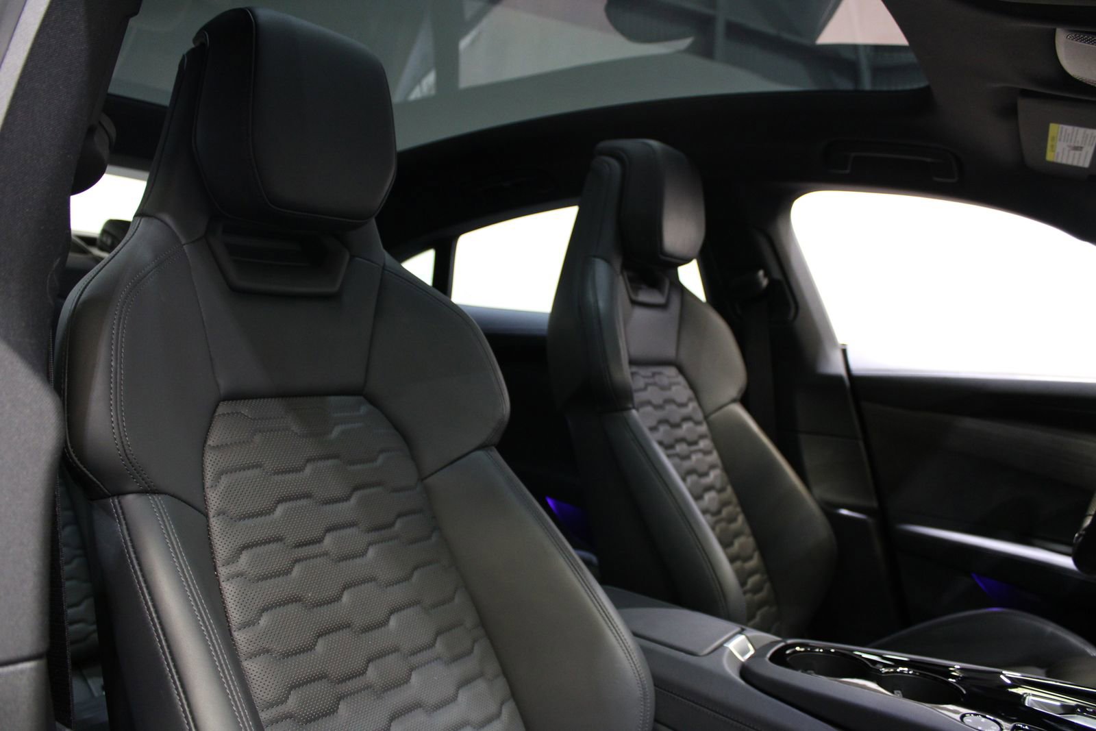 Used 2023 Audi e-tron GT Prestige AWD/4WD image 22