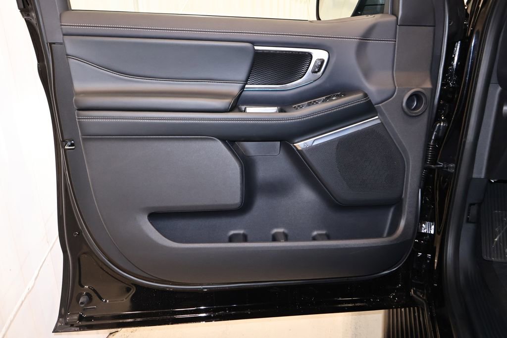 New 2026 Ford Expedition Platinum image 10