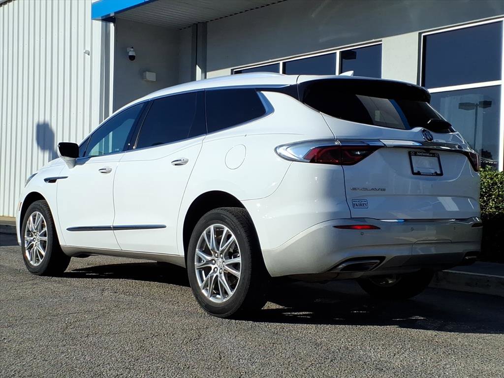 Used 2023 Buick Enclave Essence w/ Experience Buick Package FWD image 3