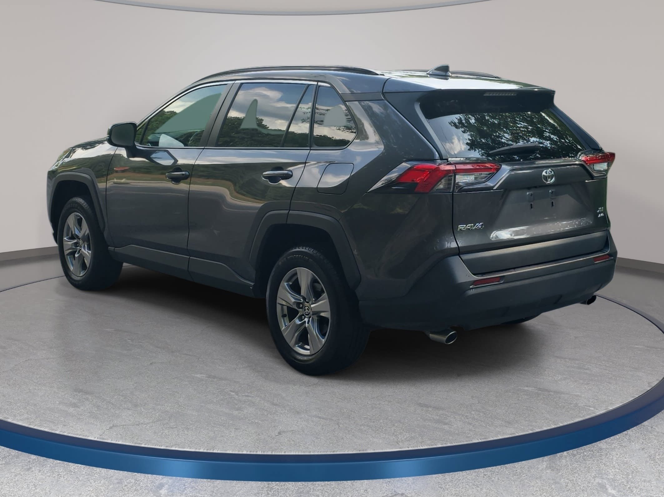 Used 2024 Toyota RAV4 XLE AWD/4WD image 7