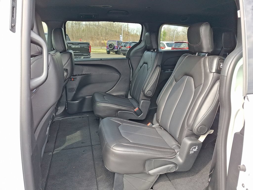 New 2026 Chrysler Voyager LX FWD image 7