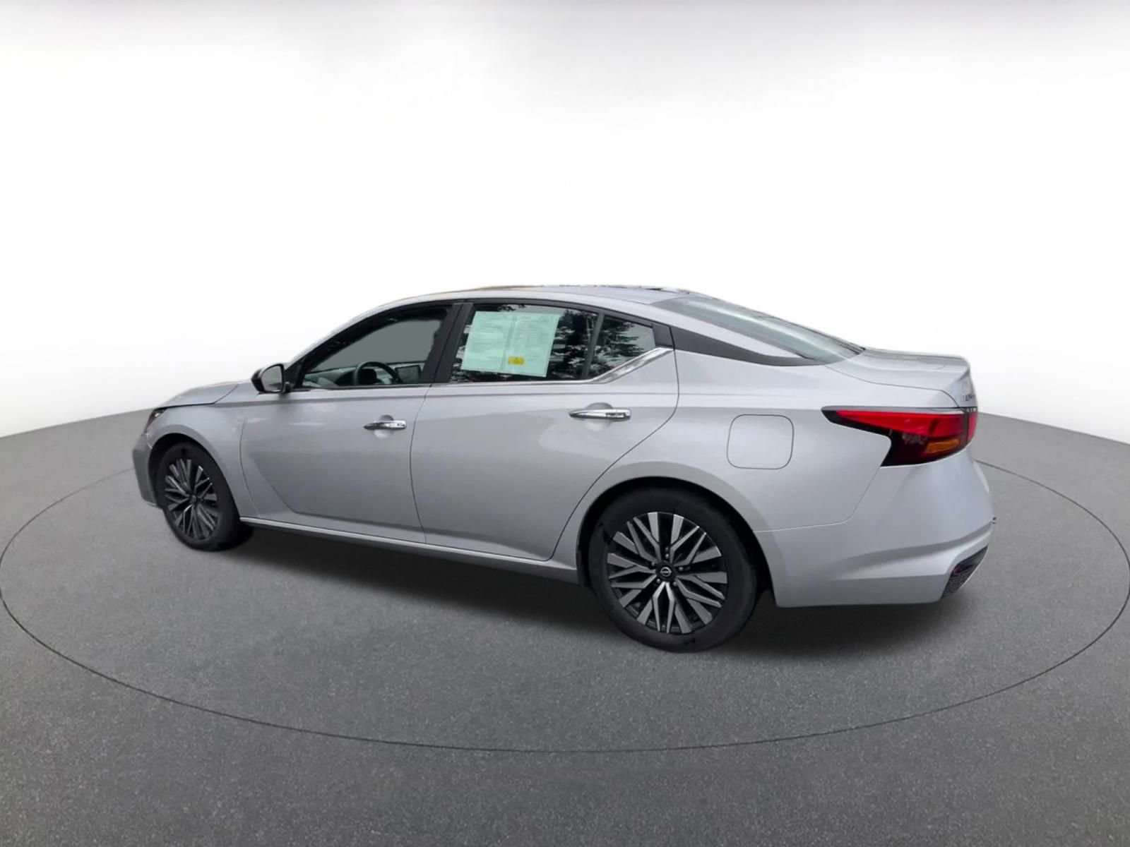 Used 2024 Nissan Altima 2.5 SV image 10