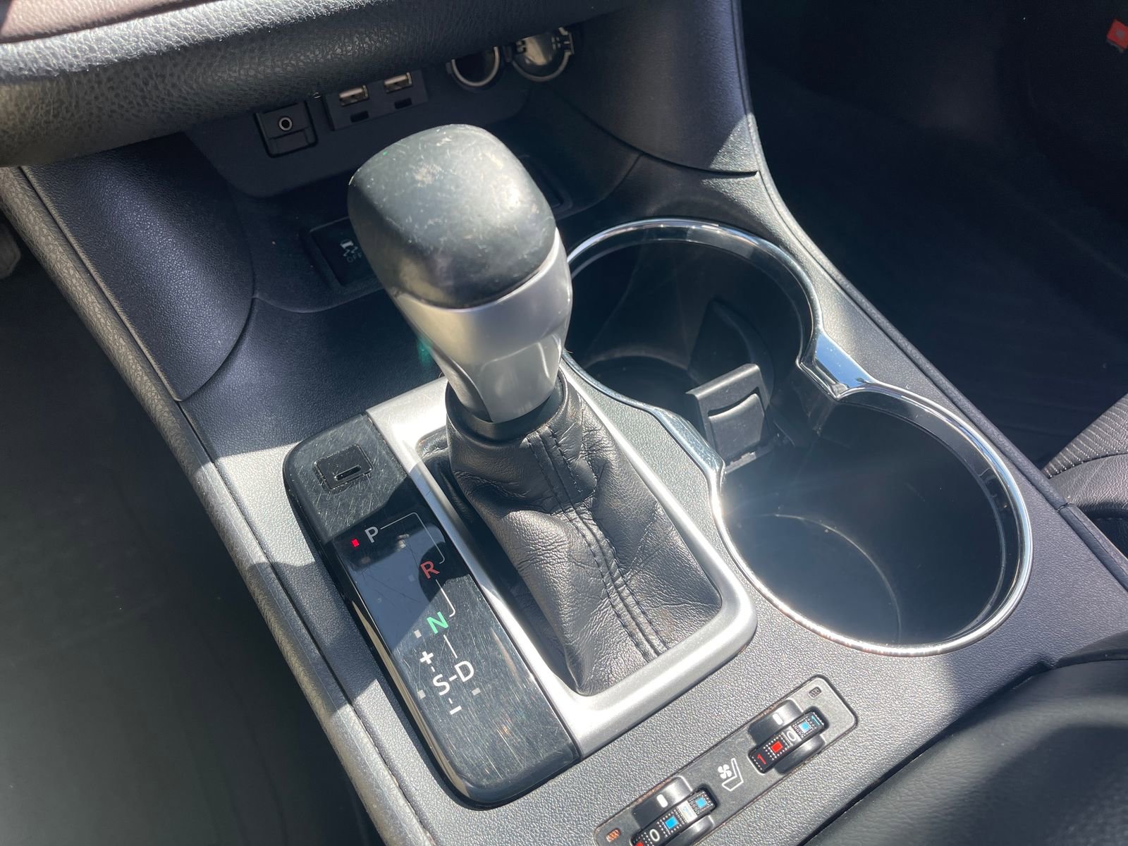 Used 2019 Toyota Highlander Limited FWD image 32