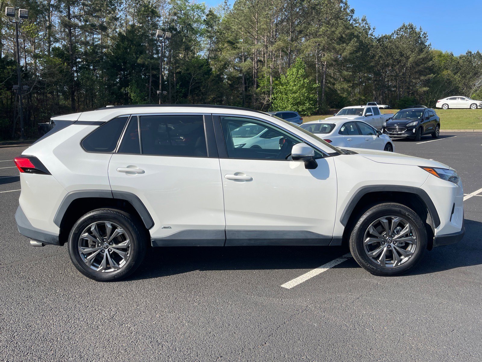 Used 2022 Toyota RAV4 XLE Premium image 21