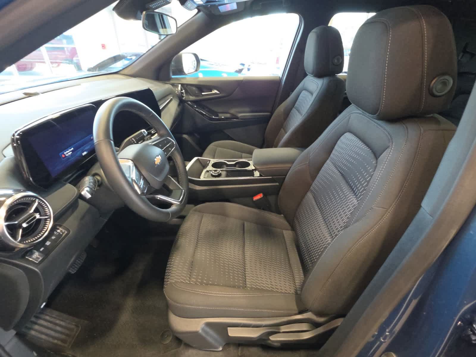 Used 2026 Chevrolet Equinox LT AWD/4WD image 14