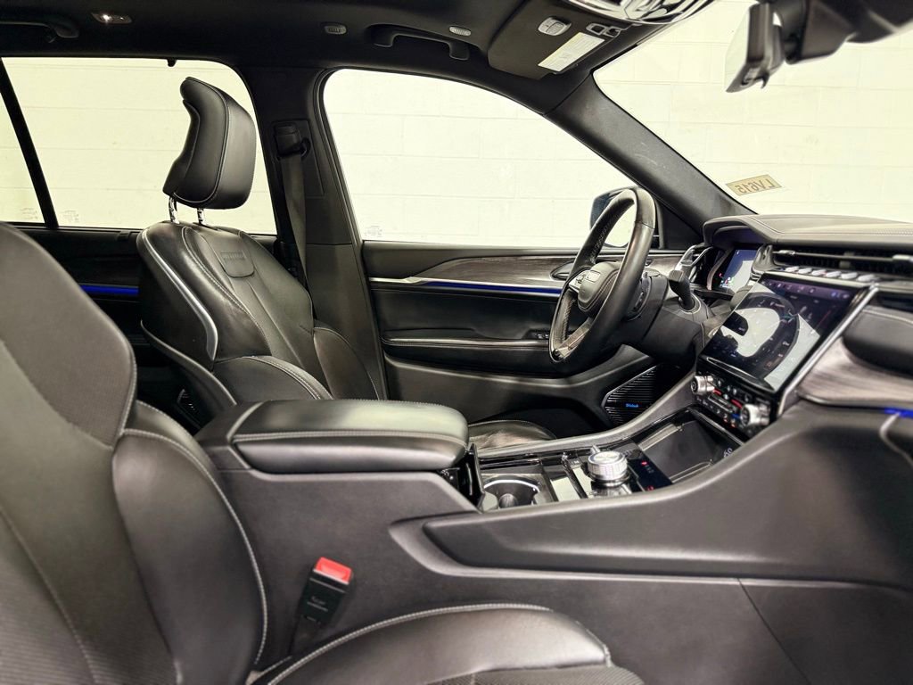 Used 2023 Jeep Grand Cherokee Overland w/ Advanced Protech Group III image 35
