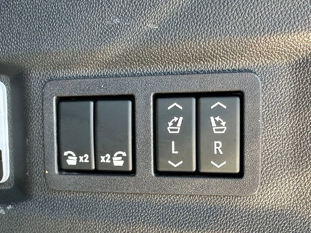 Used 2024 Chevrolet Tahoe Premier w/ Premium Package image 18