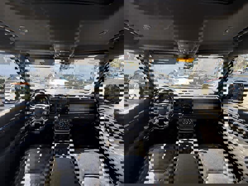 Used 2022 Land Rover Defender 110 X-Dynamic SE image 8