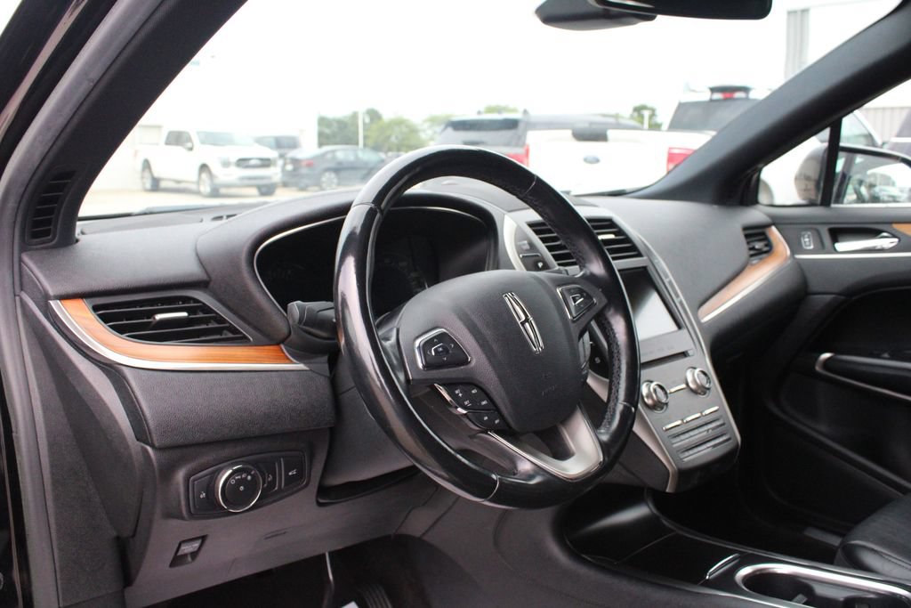 Used 2019 Lincoln MKC Reserve w/ MKC Climate Package AWD/4WD image 2