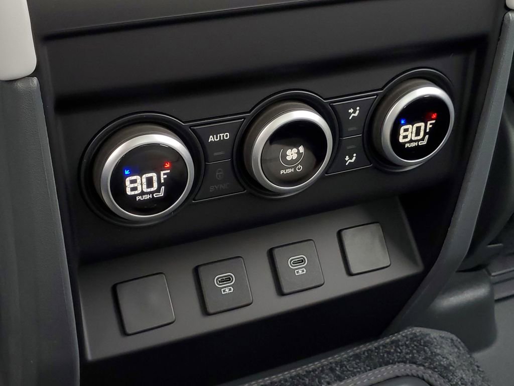 Used 2025 Land Rover Defender 130 X-Dynamic SE image 36