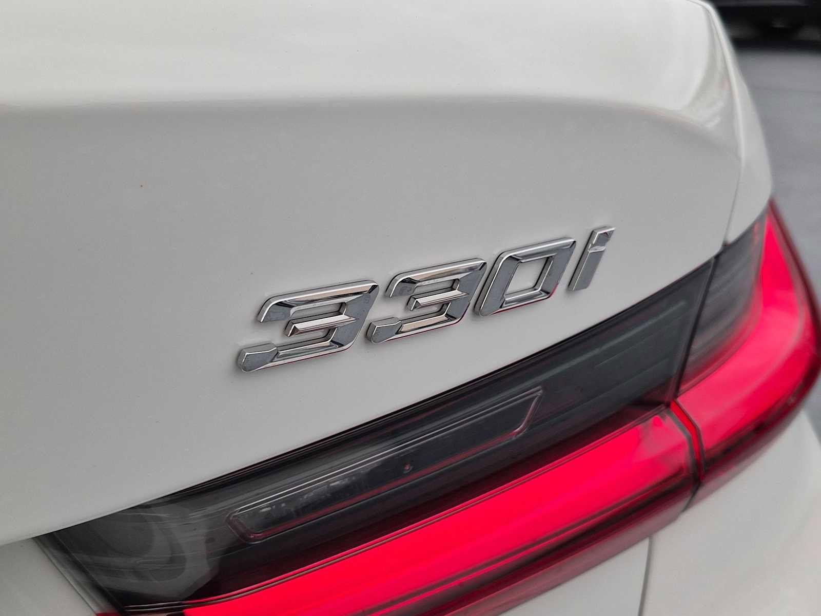 Used 2026 BMW 330i Sedan w/ M Sport Package image 11