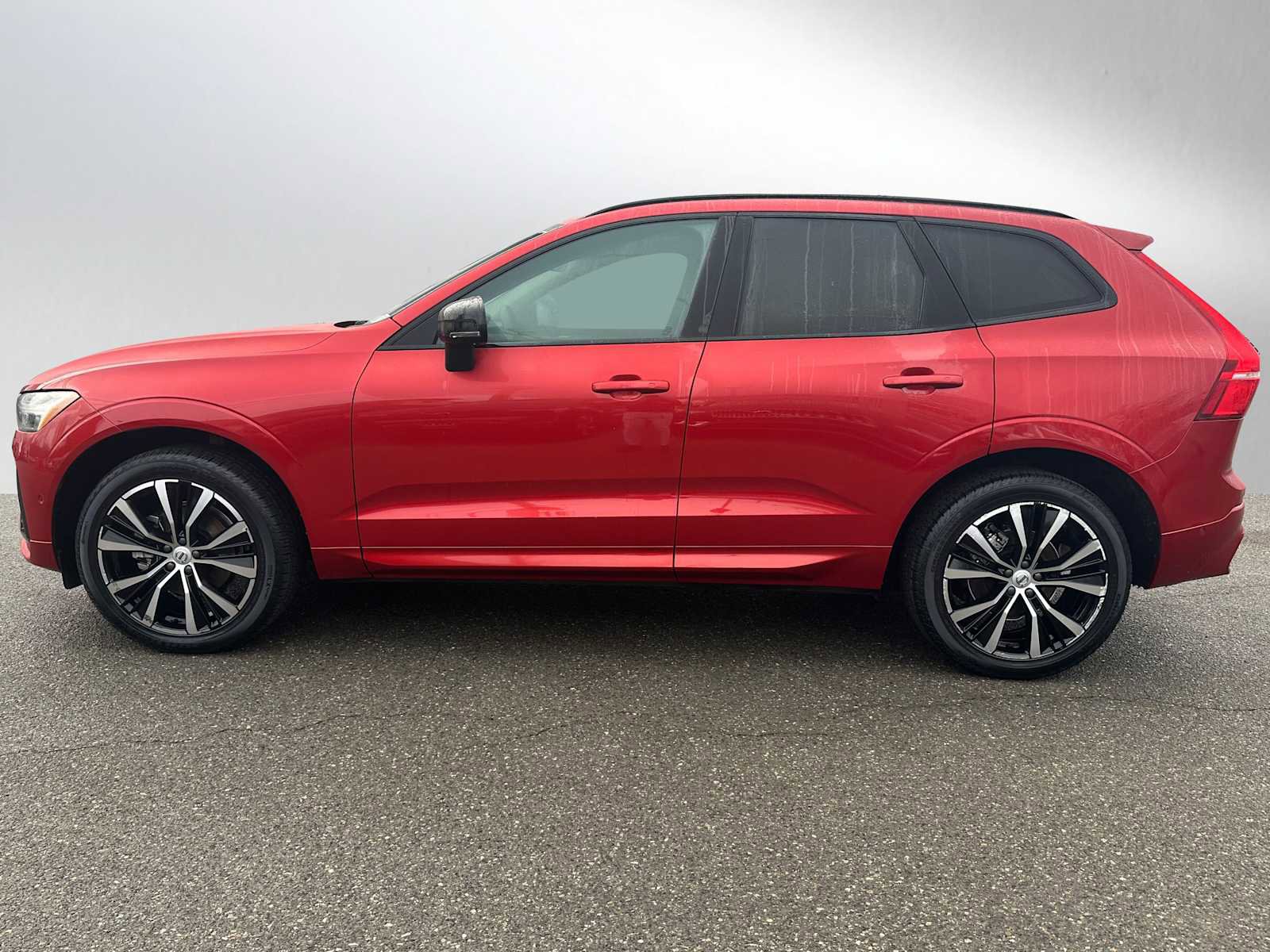 Certified 2023 Volvo XC60 B5 Plus w/ Climate Package image 6