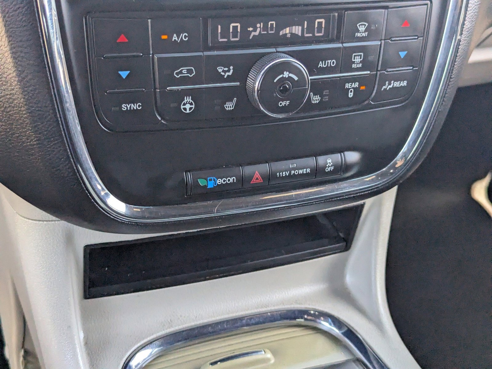 Used 2017 Dodge Grand Caravan SXT w/ Driver Convenience Group FWD image 25