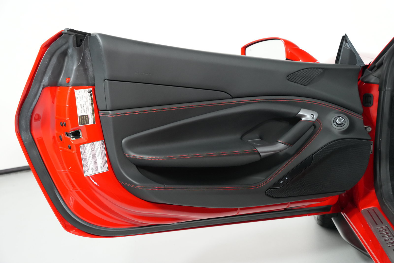 Used 2022 Ferrari F8 Spider RWD image 28