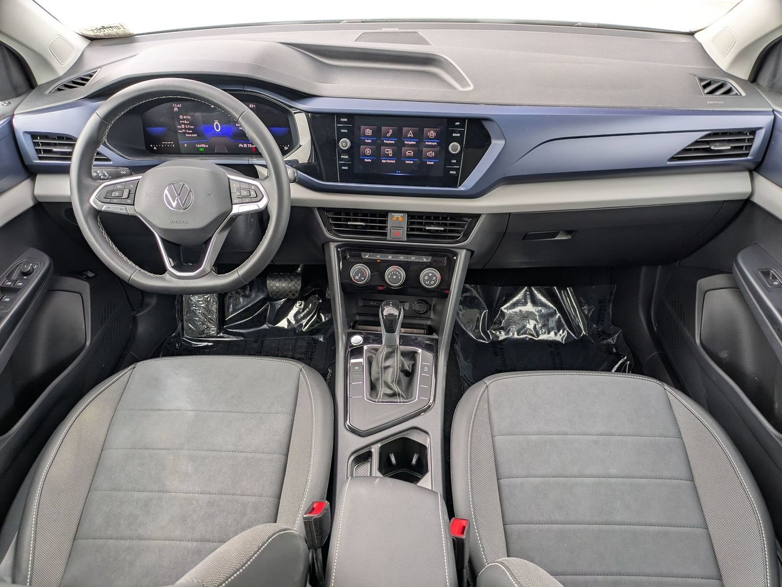 Used 2023 Volkswagen Taos SE w/ Panoramic Sunroof Package FWD image 7