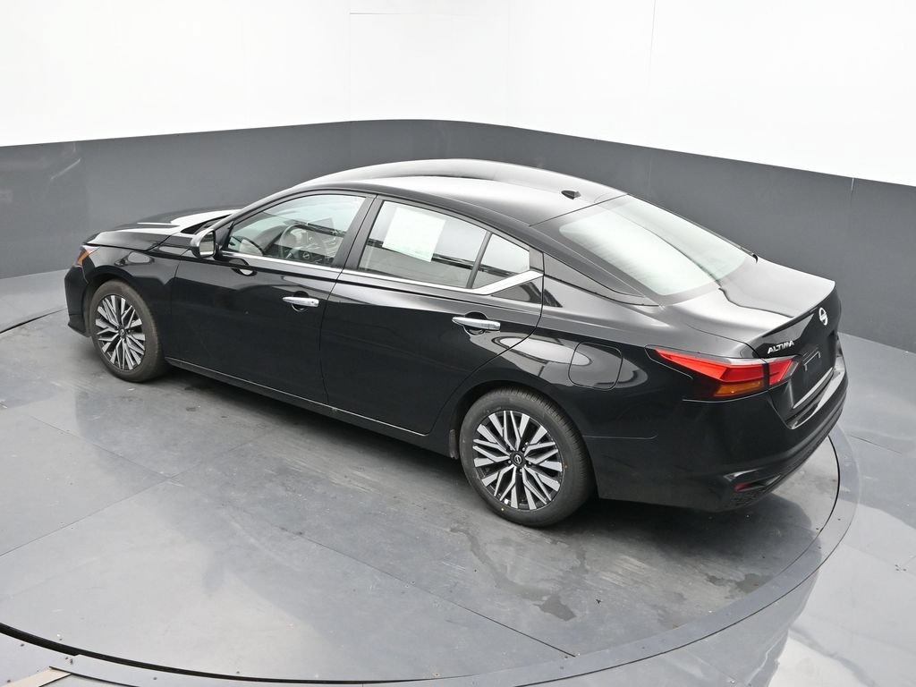 Used 2025 Nissan Altima 2.5 SV FWD image 40