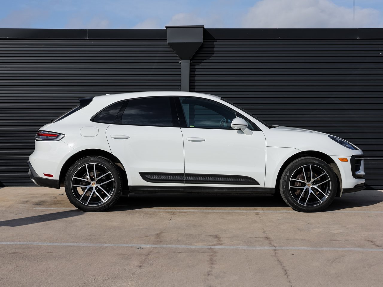 Certified 2023 Porsche Macan image 8
