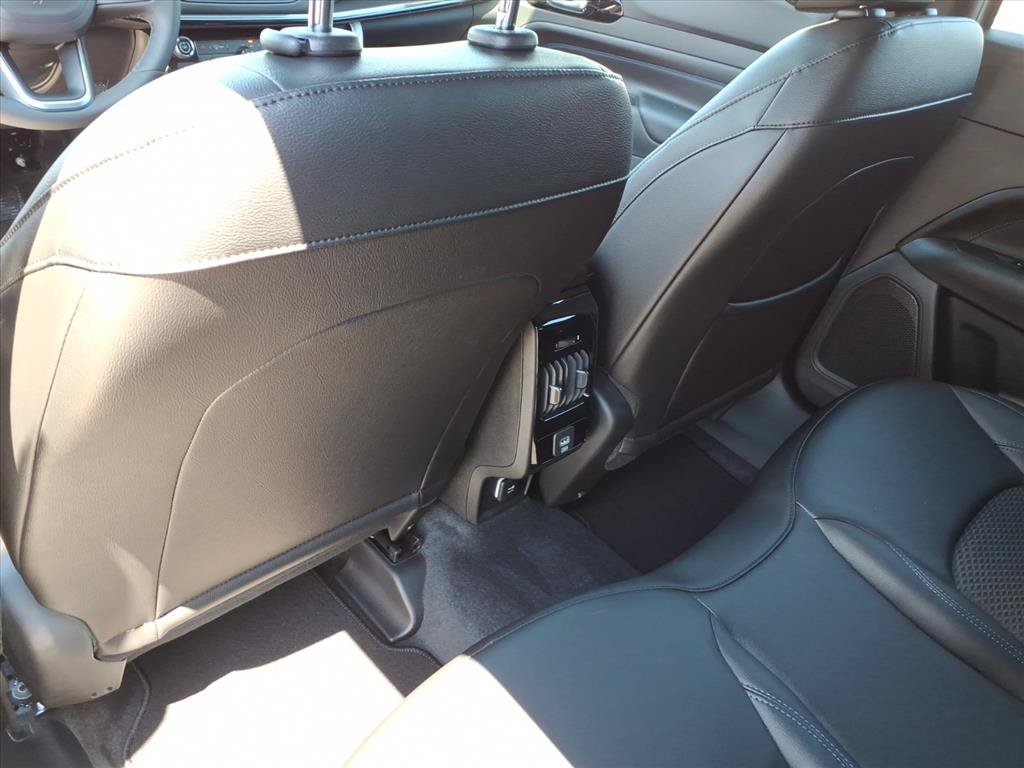 New 2026 Jeep Compass Latitude AWD/4WD image 15