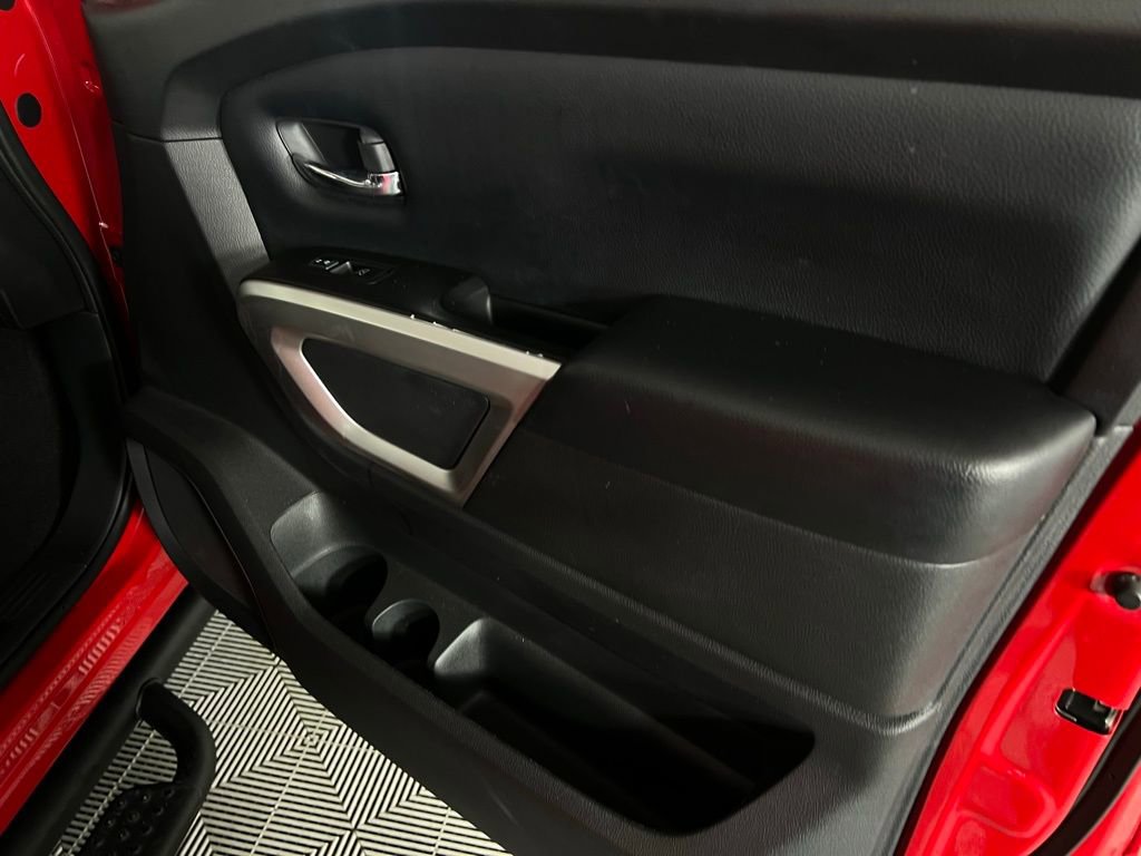 Used 2024 Nissan Titan SV w/ SV Convenience Package image 31