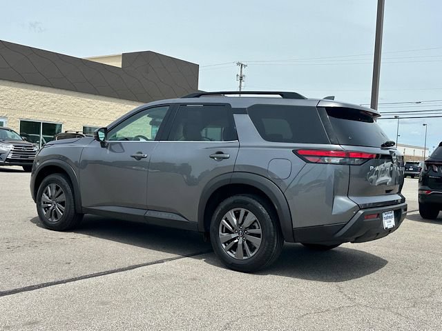Used 2025 Nissan Pathfinder SV FWD image 5