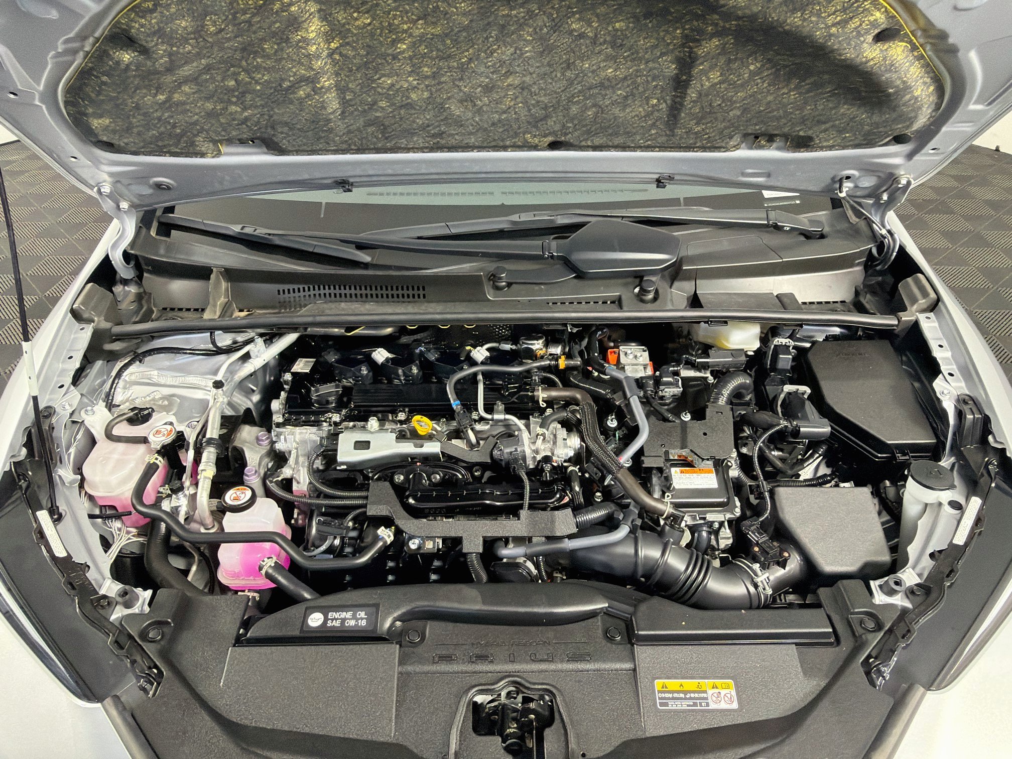 Used 2025 Toyota Prius LE FWD image 33