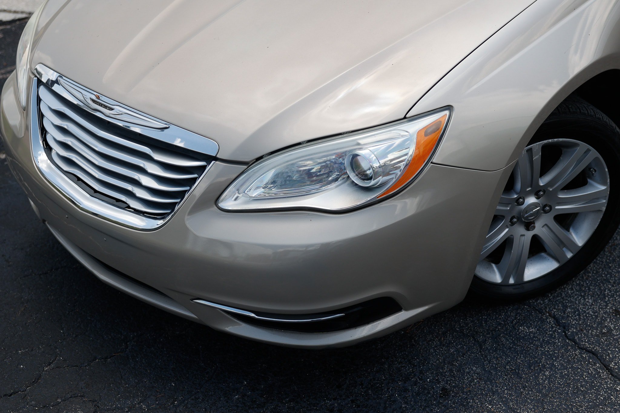 Used 2013 Chrysler 200 Touring w/ Cold Weather Group FWD image 26
