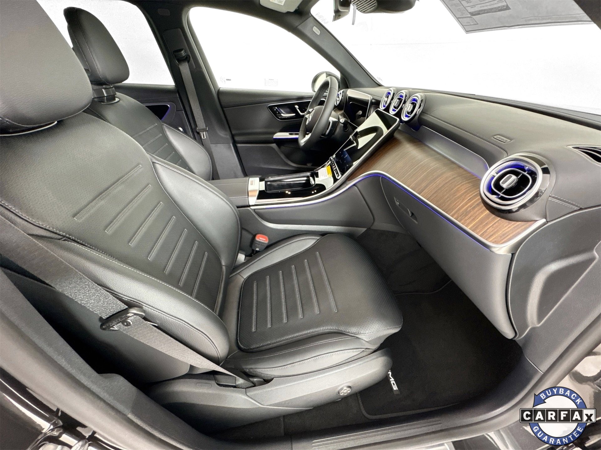 Used 2025 Mercedes-Benz GLC 350e 4MATIC image 30