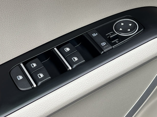 Used 2025 Kia Soul LX w/ LX Technology Package FWD image 13