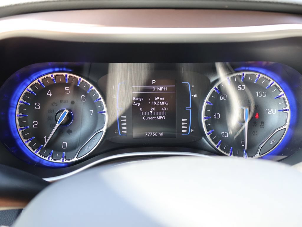 Used 2023 Chrysler Voyager LX FWD image 28