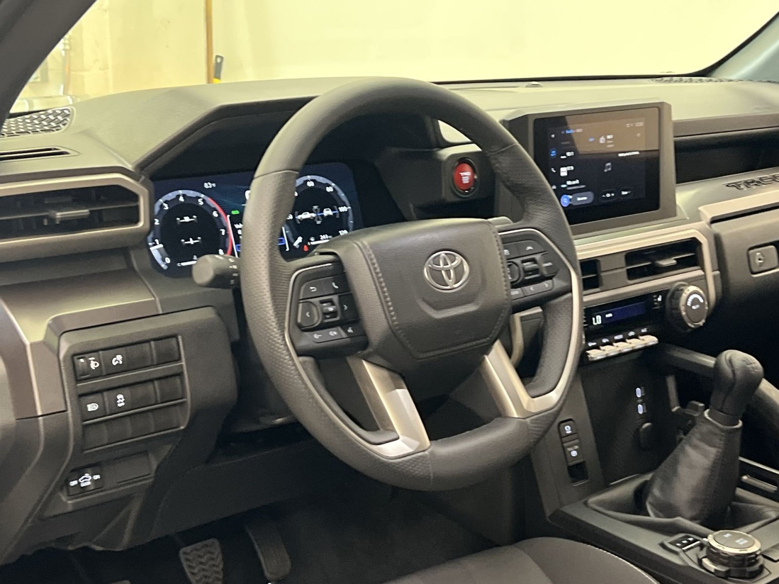 Used 2025 Toyota Tacoma TRD Off-Road AWD/4WD image 15