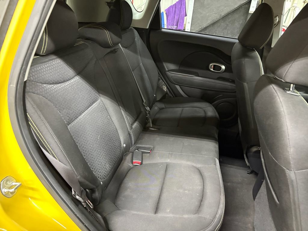 Used 2016 Kia Soul + image 15